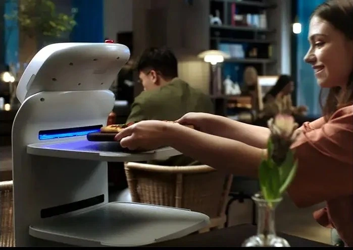 Entrega segura del Cadebot evitando obstáculos y clientes