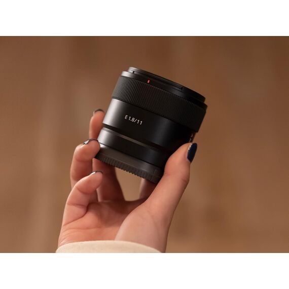 Sony E 11mm F/1.8 Lens (SEL11F18) Sony E 11mm F/1.8 Lens (SEL11F18)